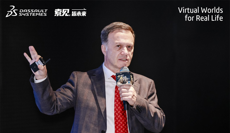 达索系统3DEXPERIENCE Works与客户角色体验高级副总裁Gian Paolo Bassi